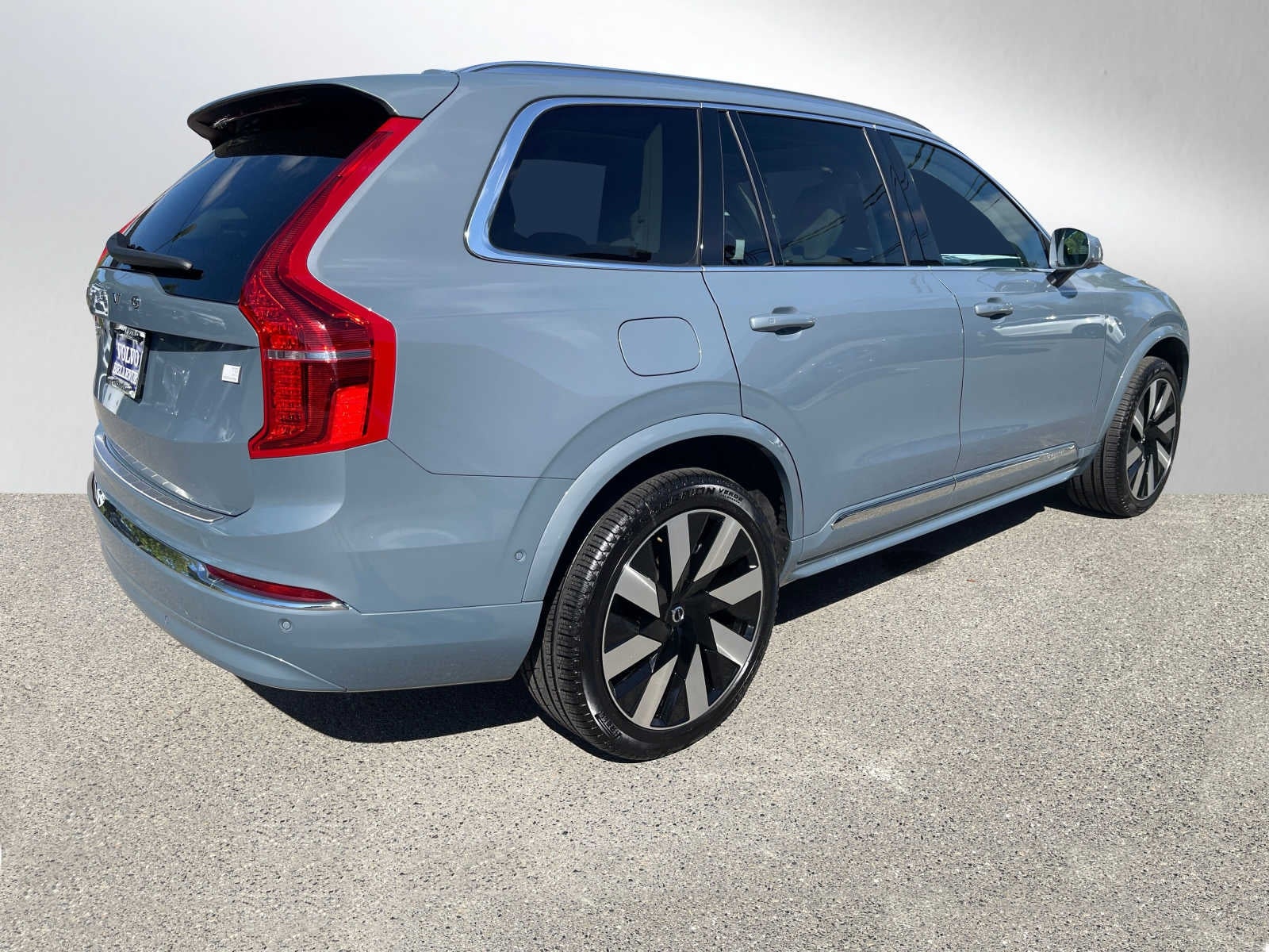 2023 Volvo XC90 Recharge Plug-In Hybrid Ultimate Bright Theme